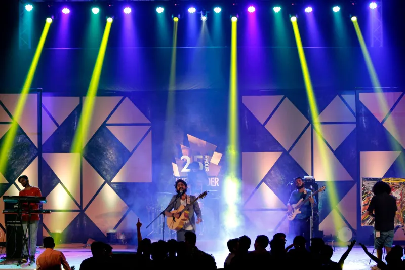 Pop Danthology 2015: Reliving the Year's Biggest Hits Through a Canadian Lens